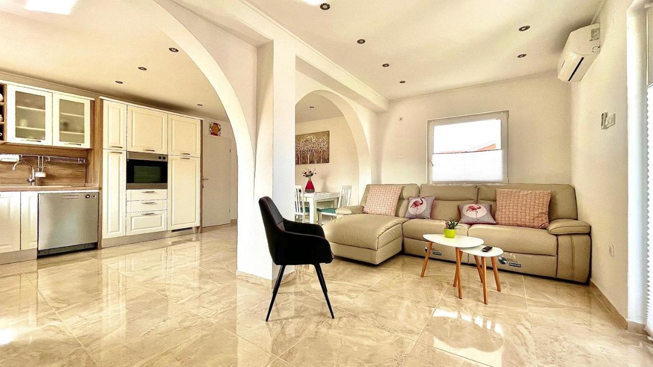 Apartments Vukancic Novigrad Istria Esterno foto