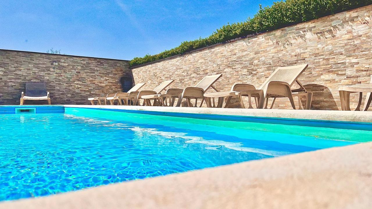 Apartments Vukancic Novigrad Istria Esterno foto